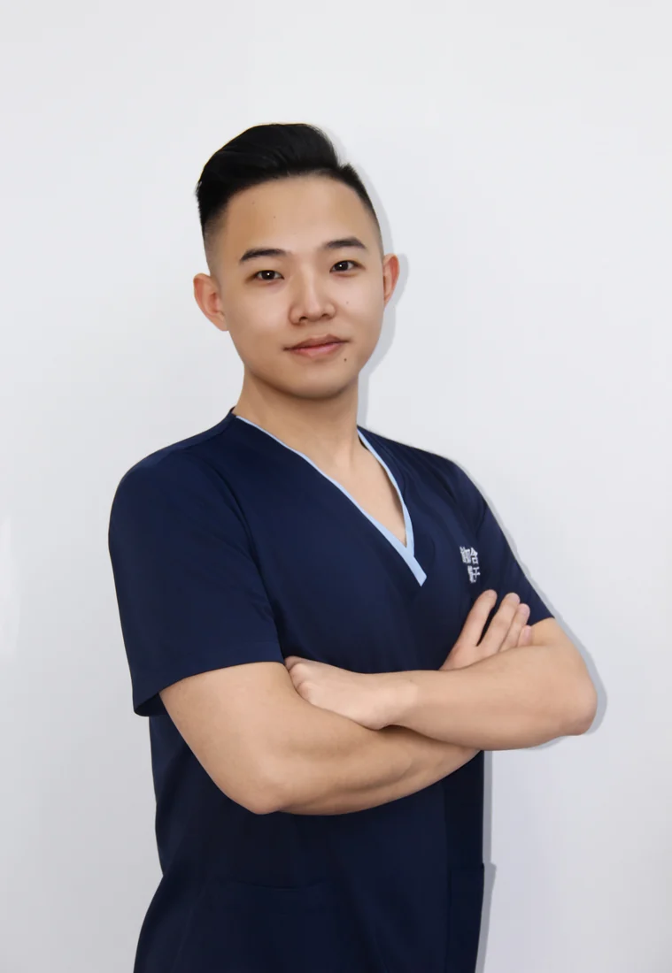 苏皓然口腔执业医师形象照
