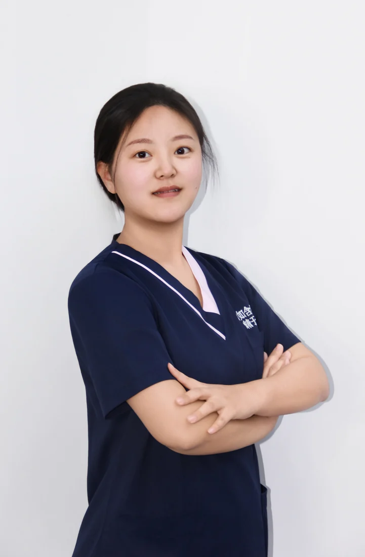 杨赛口腔执业医师形象照