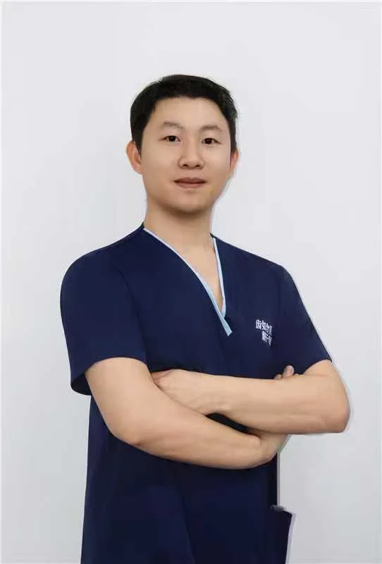 张占利执业医师形象照
